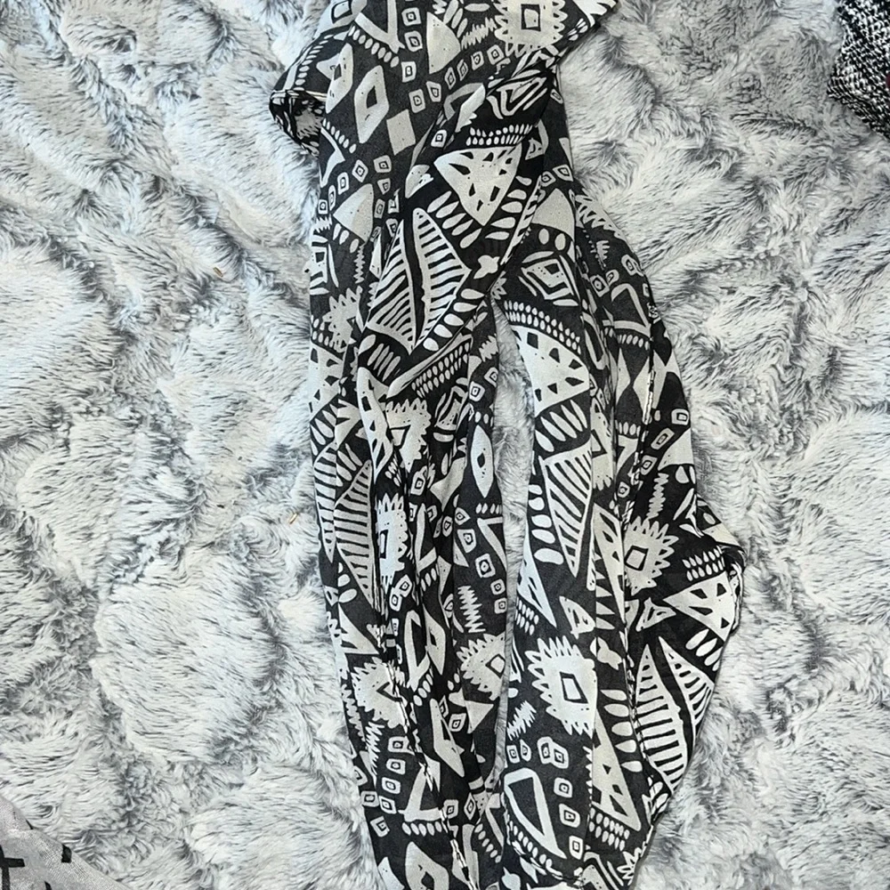 Scarfs - Picture 2 of 2